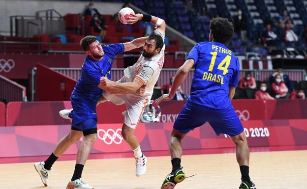 Los Hispanos despiertan a tiempo para meterse en cuartos de final