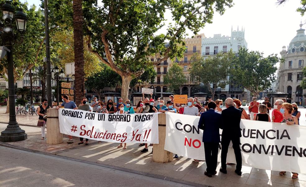 Los vecinos de Orriols llevan al Ayuntamiento la inseguridad que viven en el barrio