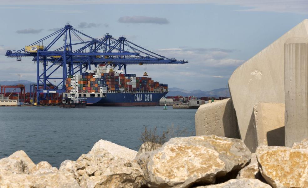 La ampliación del puerto de Barcelona avanza mientras se frena la de Valencia