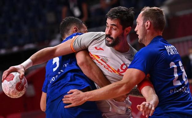 Los Hispanos sucumben a sus miedos ante Francia