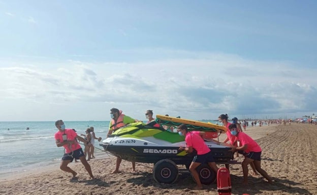 Un solo rescate en dos meses en la playa de Canet d'en Berenguer