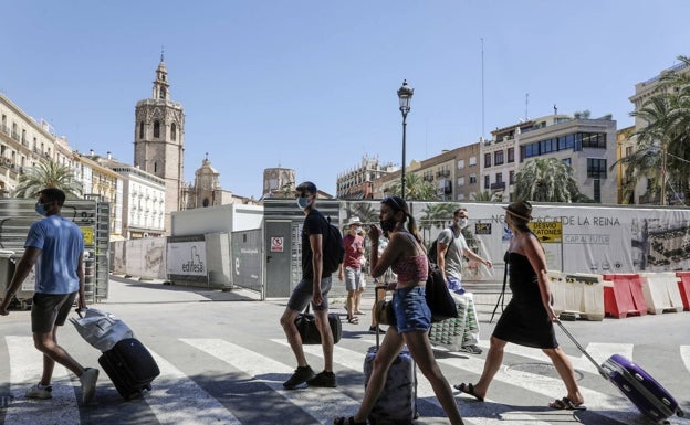 La llegada de turistas internacionales a la Comunitat Valenciana cae un 51% en el primer semestre