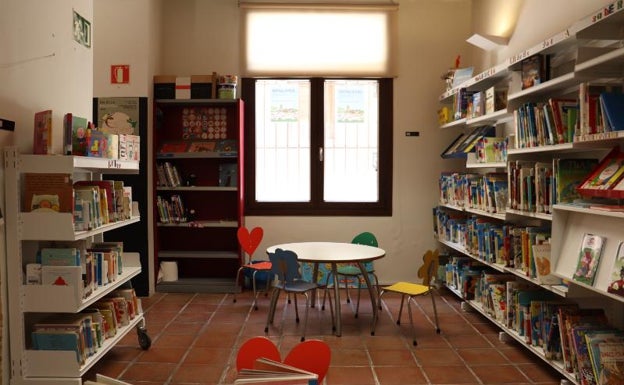 La Biblioteca Tamarit de Oliva reabre la sala infantil tras mejorar la ventilación