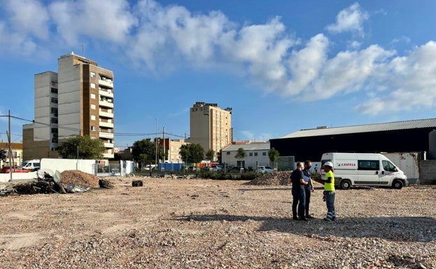 Silla habilita un solar de 3.000 metros cuadrados para aparcamiento y uso polivalente