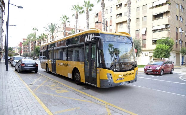 Nueva parada en la calle Sant Antoni de Paiporta del autobús metropolitano que conecta con Albal