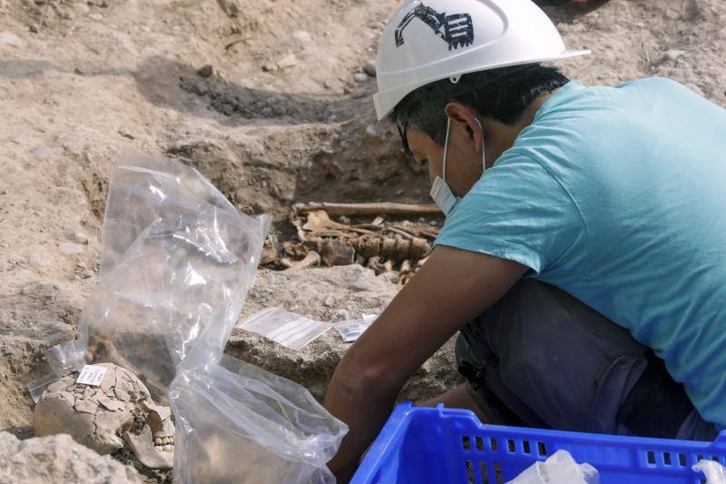 Las excavaciones en la plaza de la Reina se ampliarán tras hallar restos del siglo V