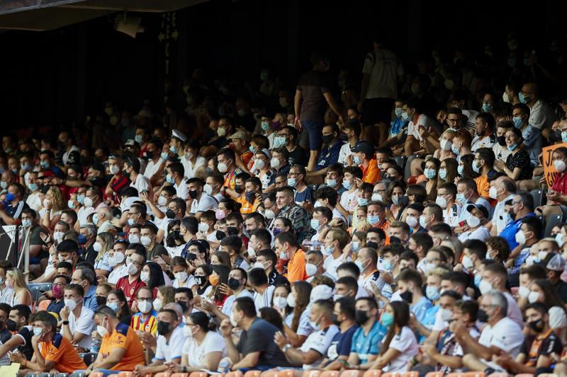 Sin distancia de seguridad en Mestalla