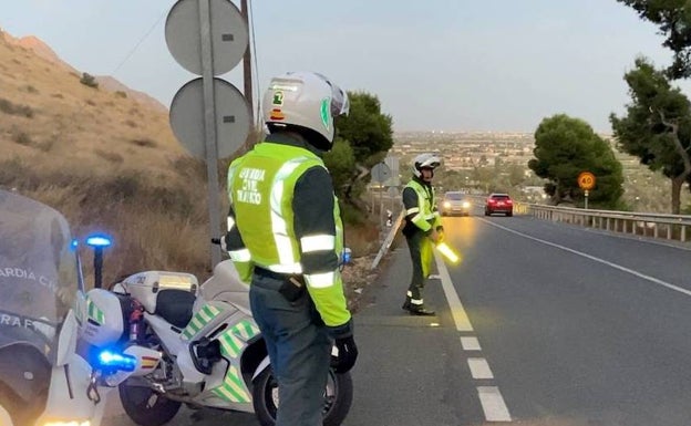 La Guardia Civil sorprende a un camionero en la autovía que quintuplicaba la tasa de alcoholemia