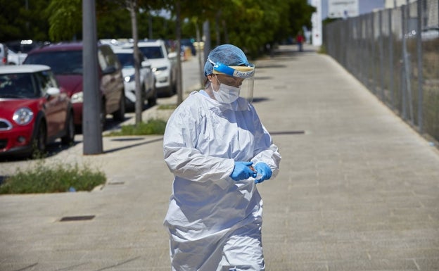 Alicante roza de nuevo el millar de casos de Covid en un día