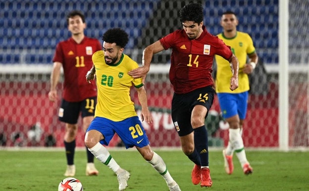 Carlos Soler, Pau Torres y Óscar Gil ganan la plata de fútbol en Tokio