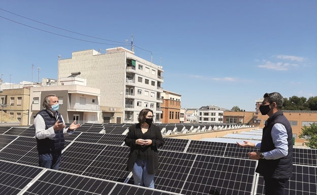 Almussafes instalará placas fotovoltaicas en el polideportivo y en el Centro de Salud