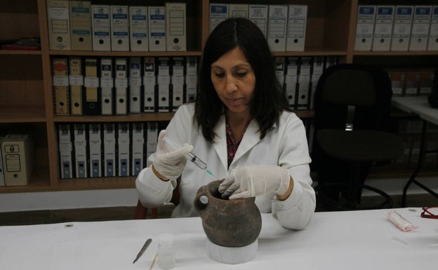 El museo arqueológico de Alcoy restaura una jarra de 7.000 años