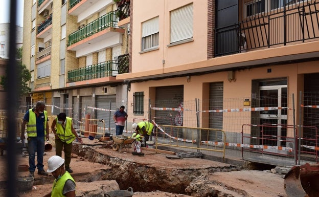 Torrent inicia las obras del alcantarillado de las calles Mestre Victoriano Andrés y Germanies