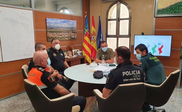 Sin visitas al Parque Natural pero con piscina gratis en Riba-roja por la ola de calor