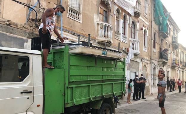 Desalojan a los vecinos de la Cruz Cubierta sin una alternativa habitacional que convenza a los vecinos