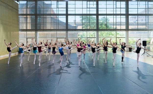 Valencia danza con distancia