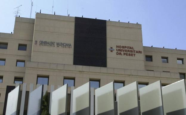 Cae la escayola del techo de una habitación del hospital Doctor Peset