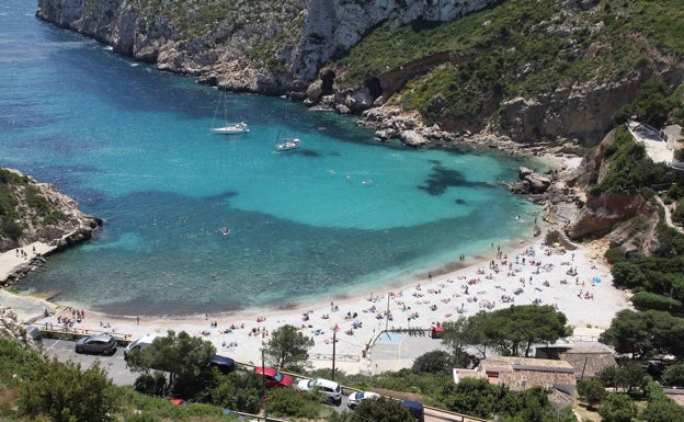 Xàbia reduce al 60% el aforo de las calas de la Granadella y el Portitxol por la ola de calor