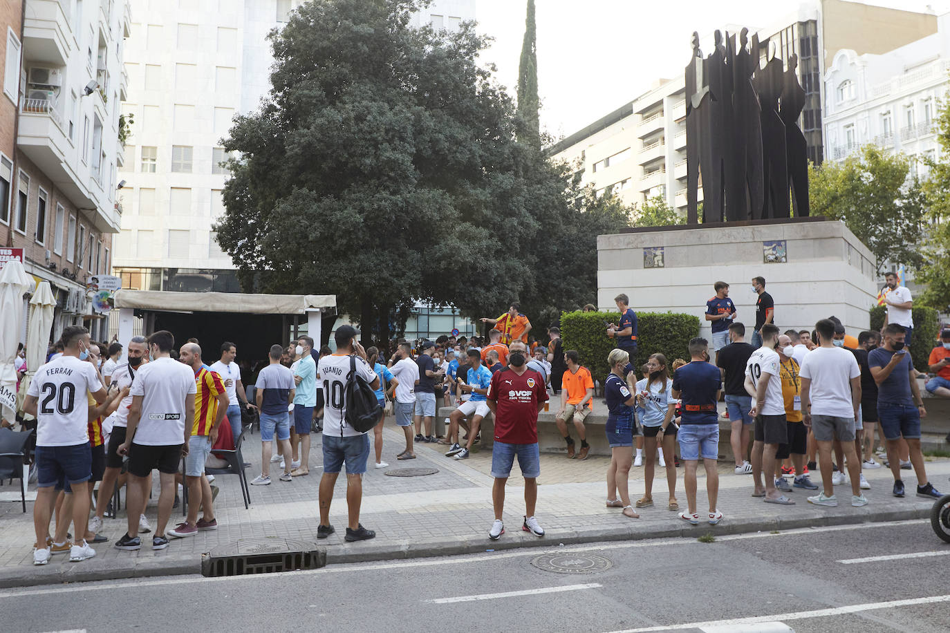 Ambiente en Mestalla en el primer partido con público de la temporada