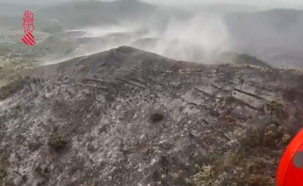 Sofocada una pequeña reproducción del incendio forestal de Azuébar 10 días después