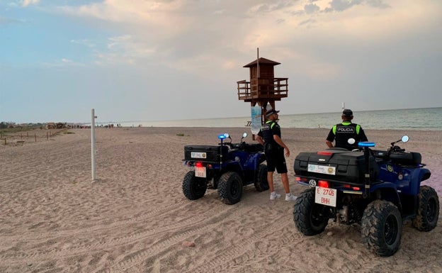 Veinte denuncias por botellones en playas de Canet y Sagunto