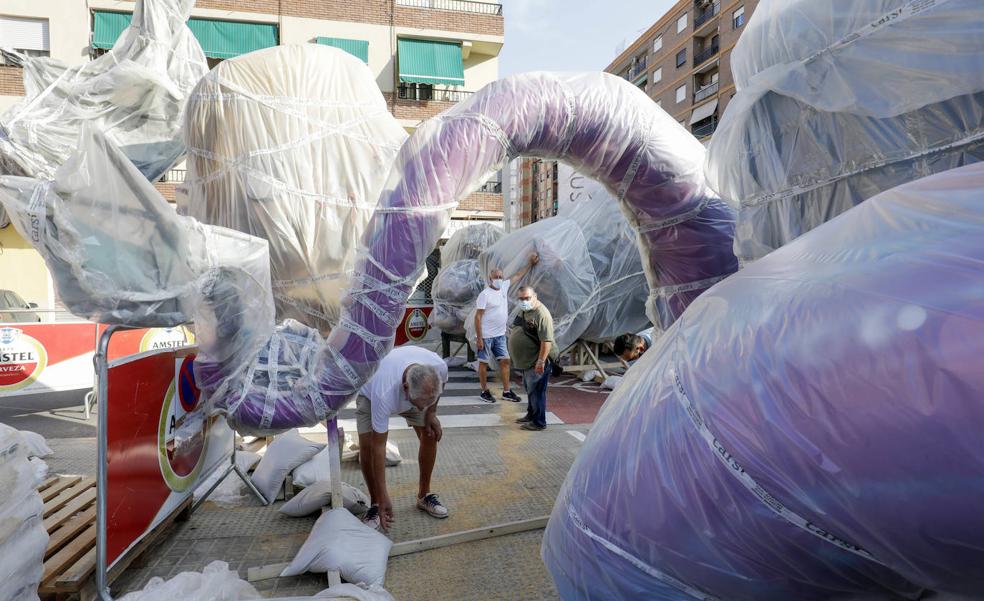 Especial comienza a mostrar sus cartas mientras las plazas de Valencia se llenan de ninots