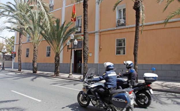 Cae una banda que asaltaba viviendas habitadas en Alicante y Murcia