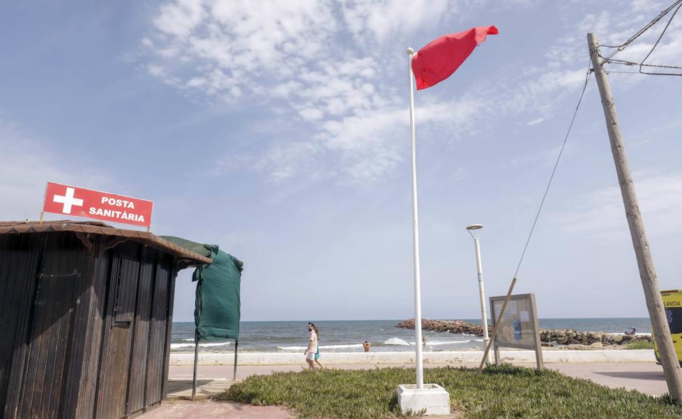 Cierran las playas del Puig, Puçol y Pobla de Farnals por un vertido