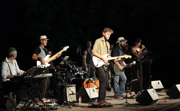 Gran éxito de Moanin' Project en los jardines de Torrecremada de Dénia