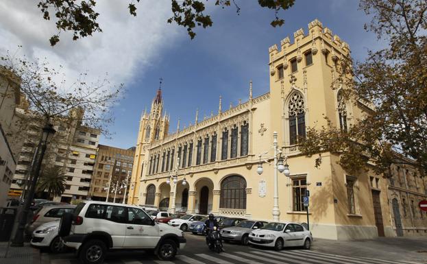 Exposición, el barrio de corazón modernista