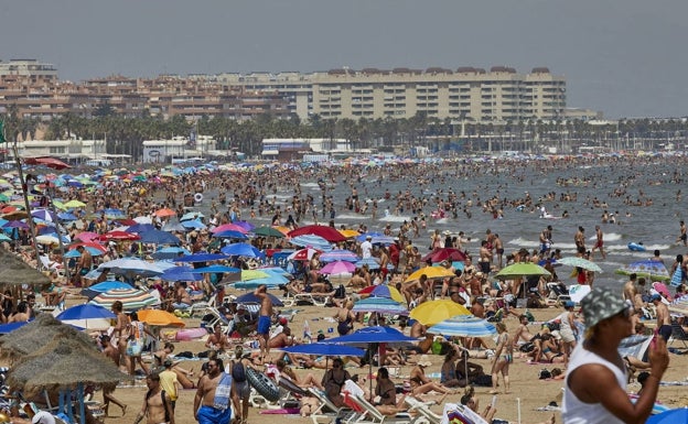 El turismo valenciano recupera los niveles prepandemia y disfruta de su semana grande de agosto