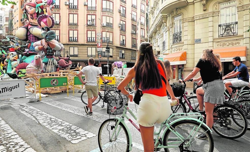 Valencia sale del riesgo extremo de contagios en vísperas de las Fallas