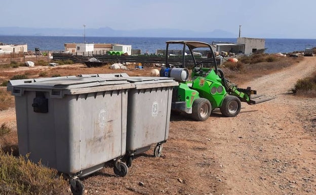 Aumentan los contenedores y la frecuencia de recogida de basuras en Tabarca