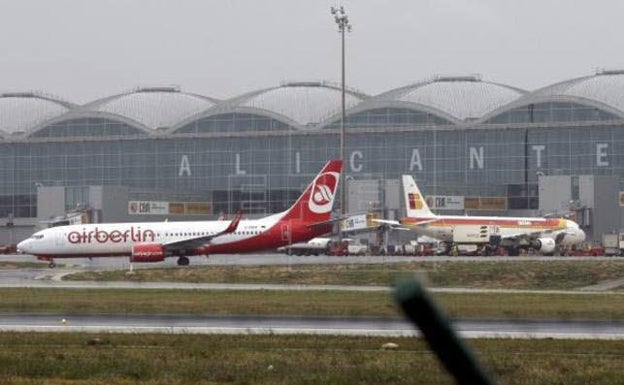 Cs insta al Gobierno a poner en marcha la conexión ferroviaria del aeropuerto de Alicante