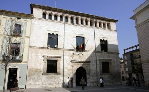 Alzira entrega158 tarjetas de alimentación a menores en situación de vulnerabilidad