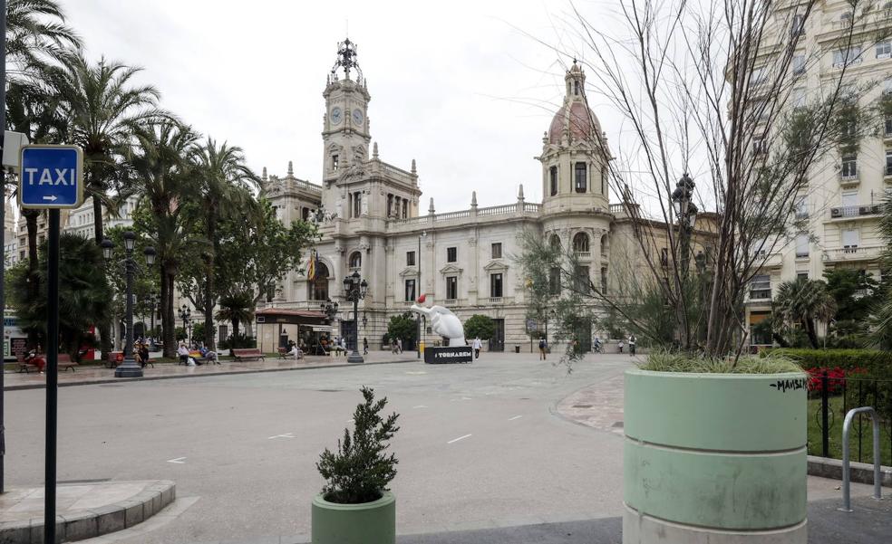 El Ayuntamiento ordena a dos okupas desalojar un inmueble municipal para su derribo