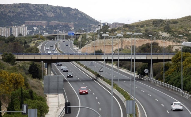 La DGT prevé 850.000 desplazamientos en las carreteras alicantinas durante el fin de semana