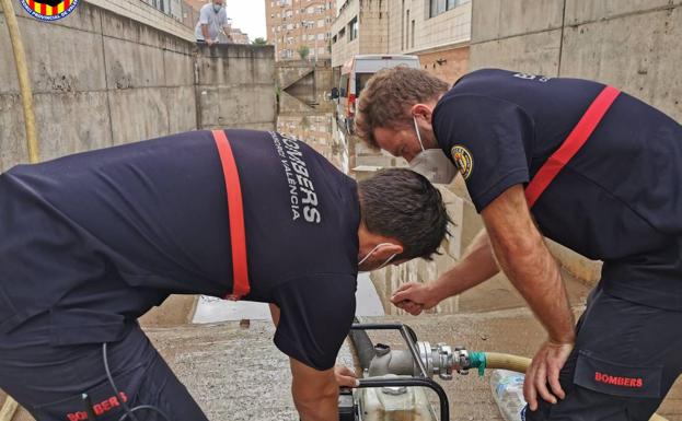 Vídeo: Los bomberos trabajan en las inundaciones en Sagunto