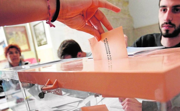 Un funcionario de Valencia, condenado por revelar la identidad de los miembros de las mesas electorales