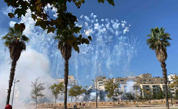 Vídeo: Así ha sido la mascletà de Pirotecnia Tomás en Benicalap en este 2 de septiembre