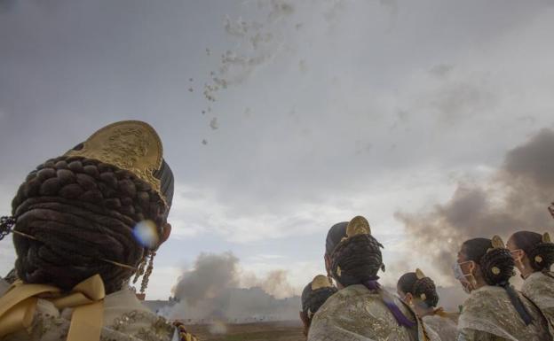 Vídeo: así fue l'Albà de les Falles, el primer castillo de las Fallas 2021