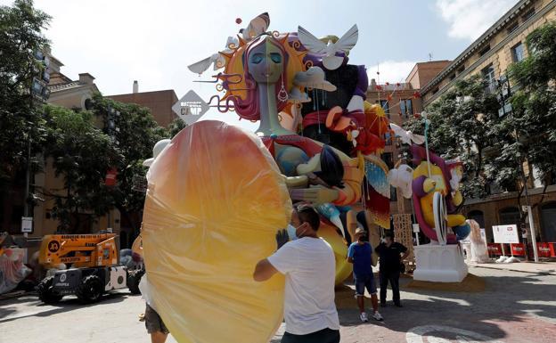 Cae una pieza de Na Jordana después de la visita del jurado a la falla