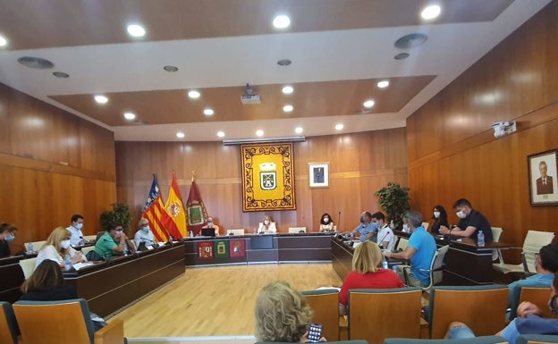 La alcaldesa de Calp otorga a Ciudadanos Desarrollo Sostenible y Participación y le quita Educación