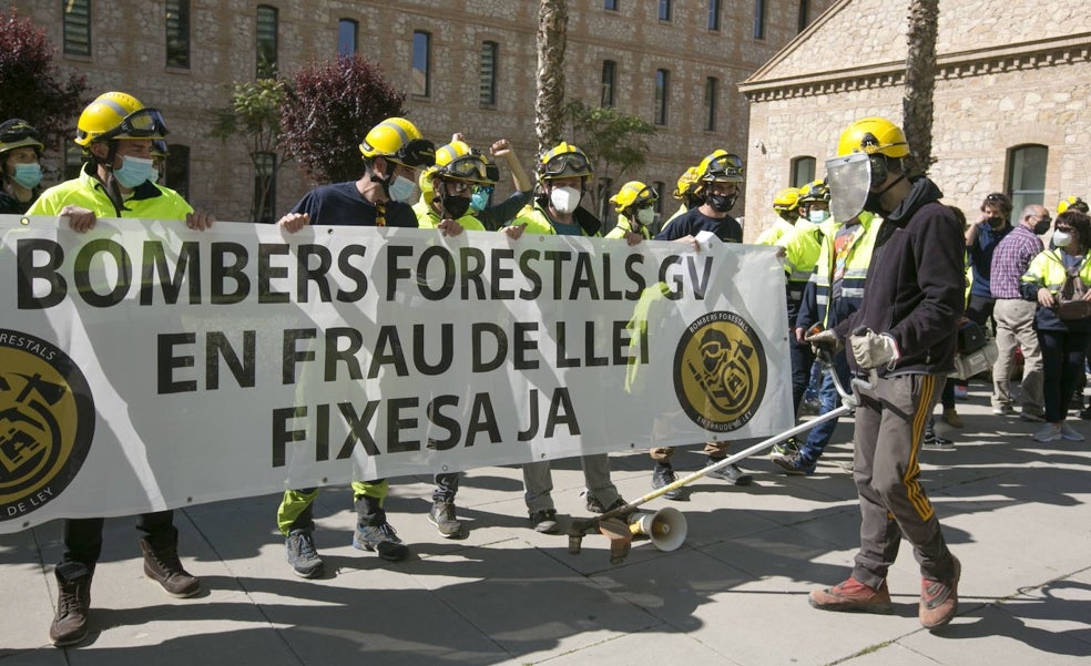 Los bomberos forestales se declaran en huelga por la precariedad laboral