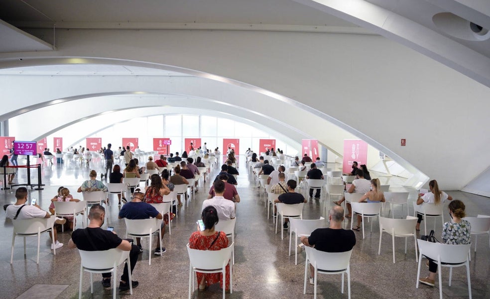 Sanidad empezará a vacunar sin cita previa a partir del próximo martes