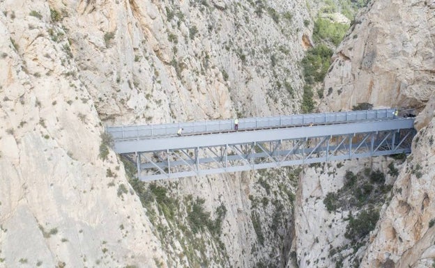 Los trabajos en Mascarat y El Algar obligan a cubrir el trayecto del Tram entre Calp y Altea en autobús durante seis horas del sábado