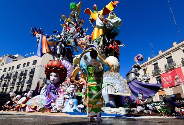 El baile de máscaras de Convento devuelve la fe en el arte fallero