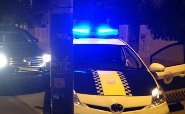 Cierran un local en Orihuela y detienen al dueño por incumplir las normas Covid y por negarse a dar la documentación a los agentes