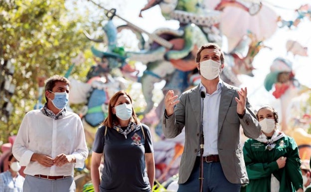 Casado visita las Fallas y Mazón afirma que el líder del PP «toreará en Valencia camino de la Moncloa»