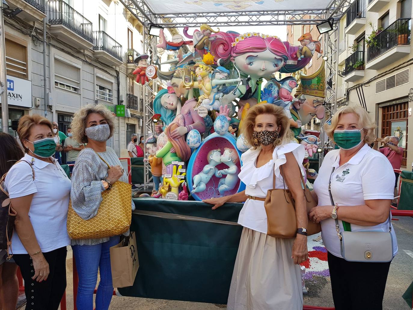 La vida social revive en Fallas